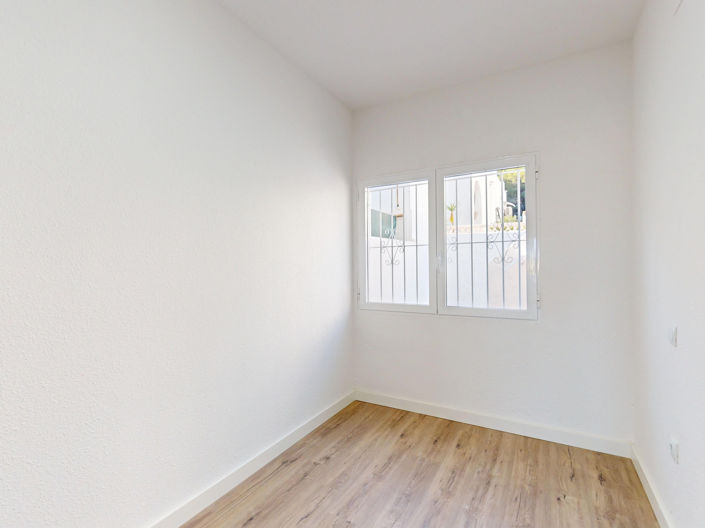 Image No.27-2 Bed Townhouse for sale