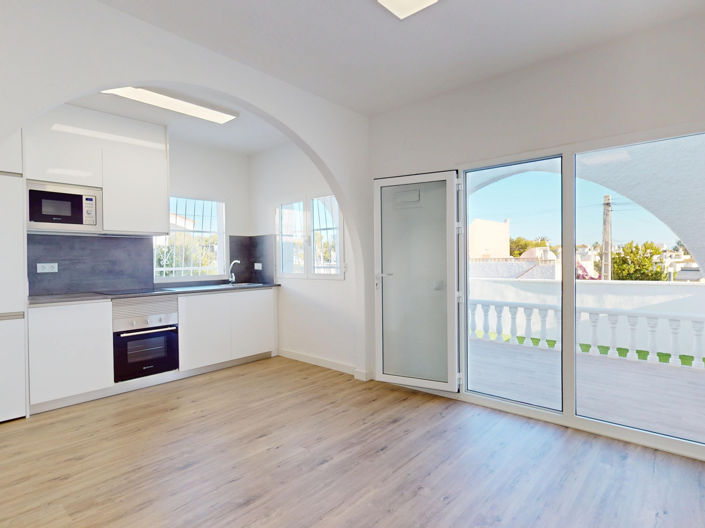 Image No.36-2 Bed Townhouse for sale