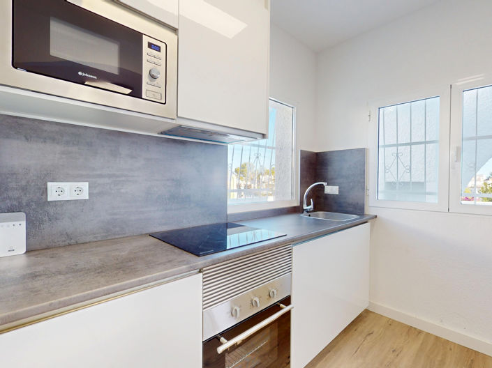 Image No.5-2 Bed Townhouse for sale