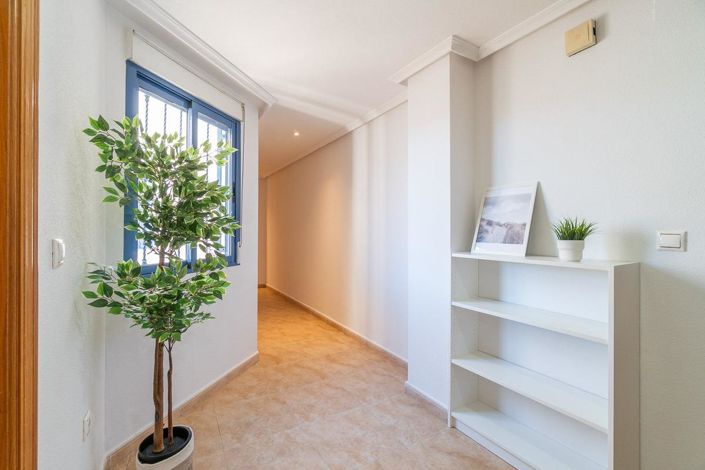 Image No.8-3 Bed Apartment for sale