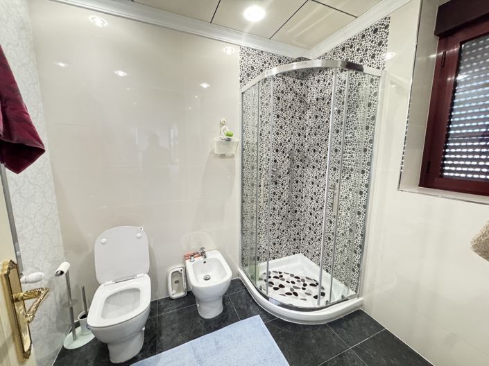 Image No.35-4 Bed Villa for sale