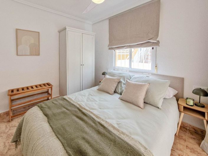 Image No.23-2 Bed Townhouse for sale