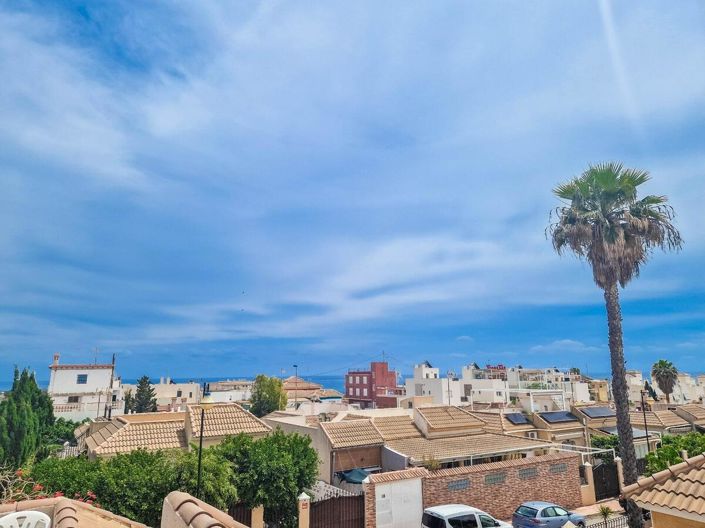 Image No.26-2 Bed Townhouse for sale