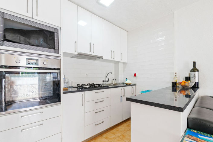 Image No.16-2 Bed Townhouse for sale