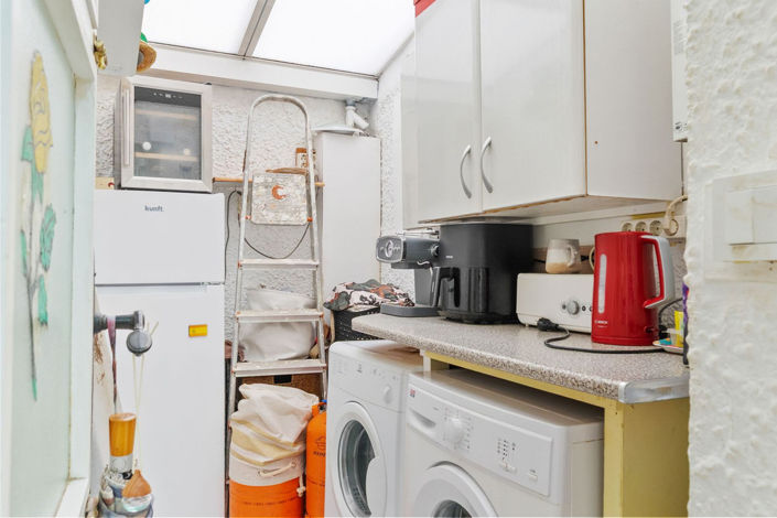 Image No.19-2 Bed Townhouse for sale