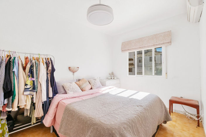 Image No.20-2 Bed Townhouse for sale