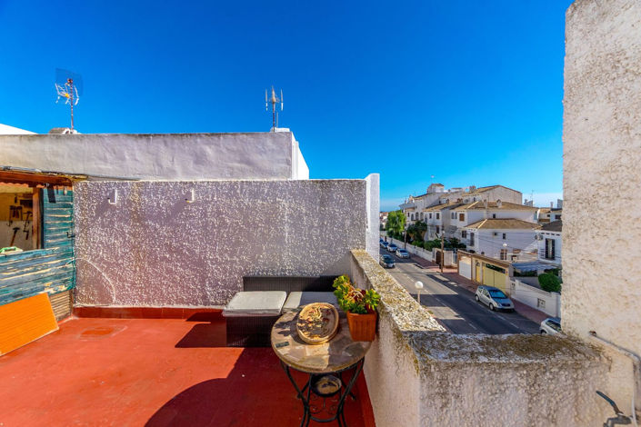 Image No.26-2 Bed Townhouse for sale