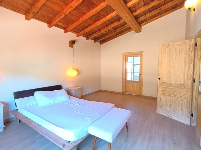 Image No.10-4 Bed Country House for sale