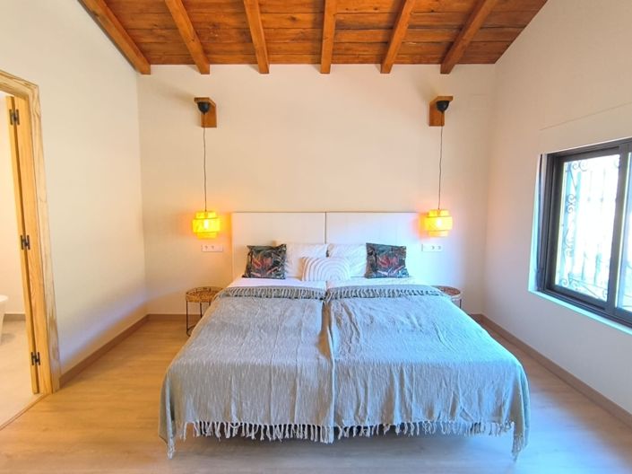 Image No.20-4 Bed Country House for sale