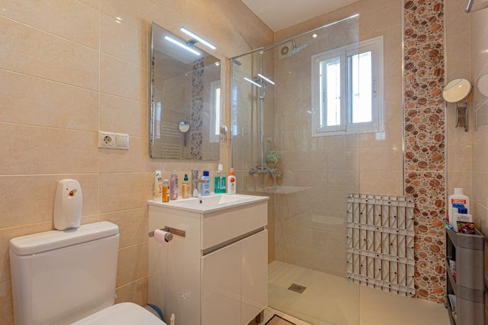 Image No.19-3 Bed Townhouse for sale