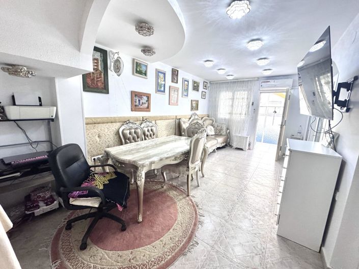 Image No.11-5 Bed Townhouse for sale