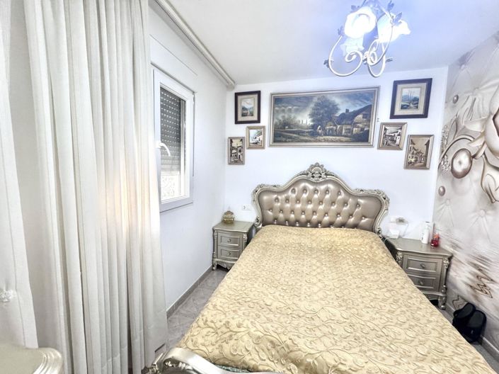 Image No.15-5 Bed Townhouse for sale