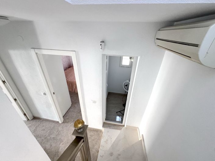 Image No.36-5 Bed Townhouse for sale