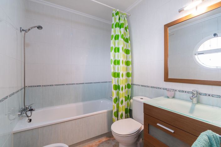 Image No.11-2 Bed Townhouse for sale