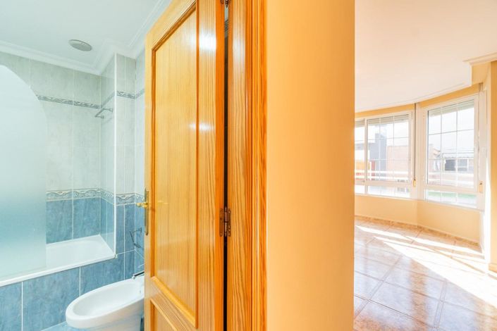 Image No.17-3 Bed Apartment for sale