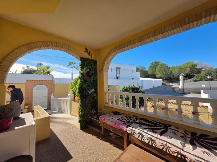 Image No.2-4 Bed Villa for sale