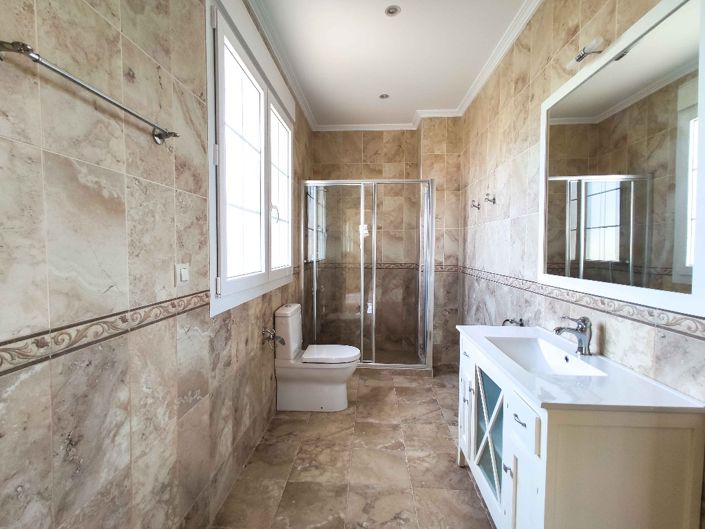 Image No.17-6 Bed Villa for sale