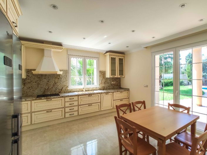 Image No.4-6 Bed Villa for sale