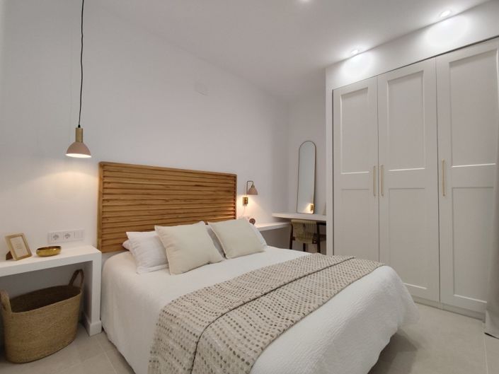 Image No.11-2 Bed Townhouse for sale