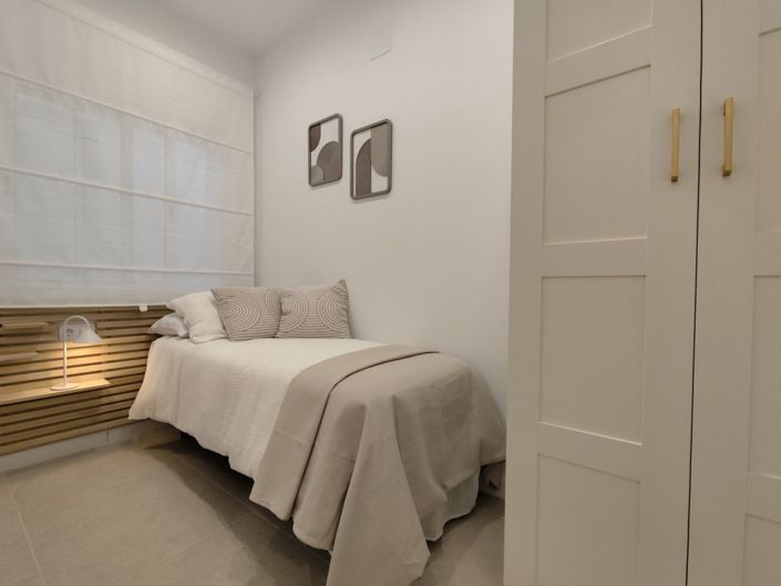 Image No.15-2 Bed Townhouse for sale