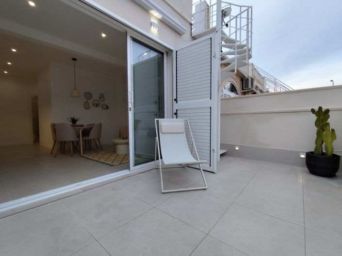 Image No.20-2 Bed Townhouse for sale