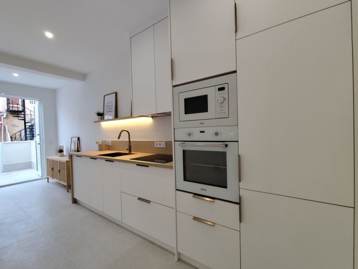 Image No.9-2 Bed Townhouse for sale