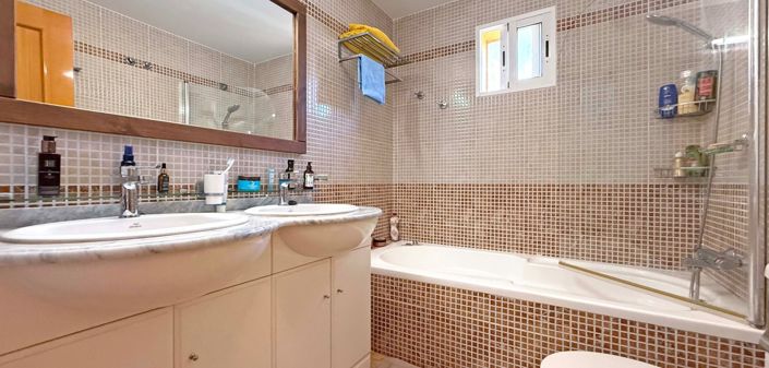 Image No.24-3 Bed Townhouse for sale