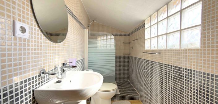 Image No.31-3 Bed Townhouse for sale