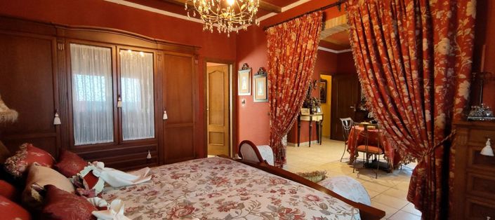 Image No.10-4 Bed Country House for sale