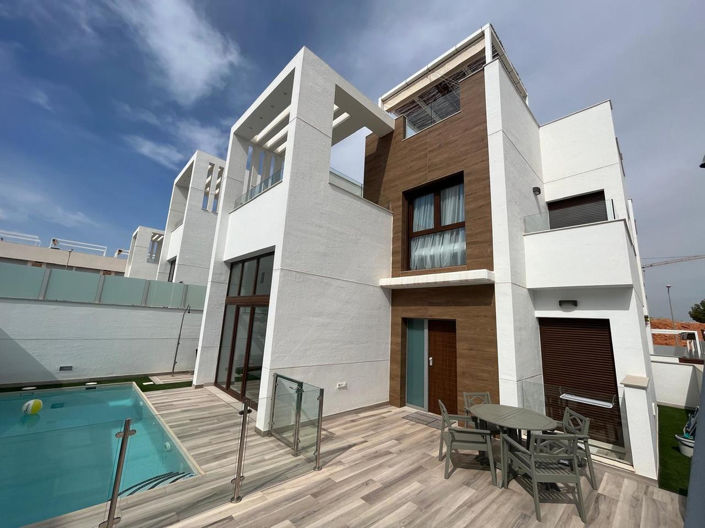 Image No.26-3 Bed Villa for sale