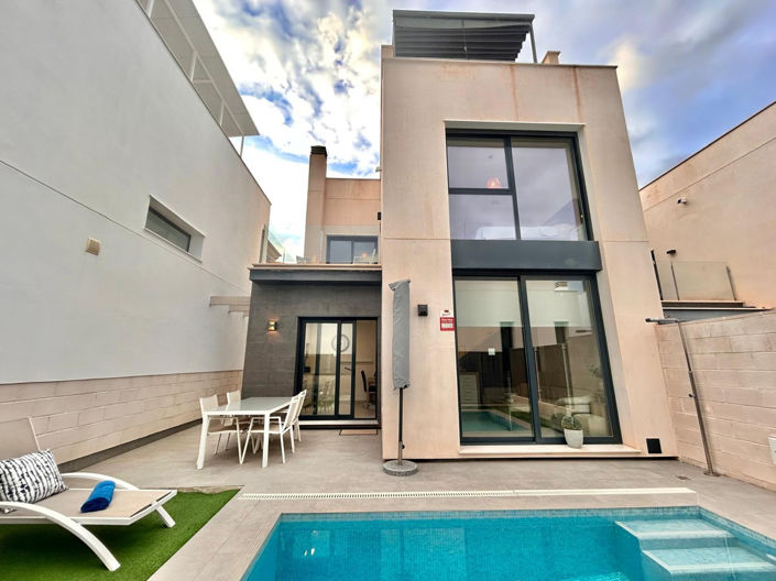 Image No.2-3 Bed Villa for sale