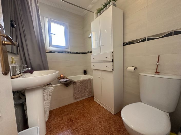 Image No.29-3 Bed Townhouse for sale