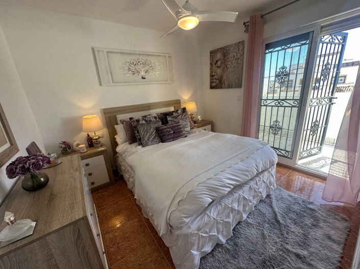 Image No.35-3 Bed Townhouse for sale