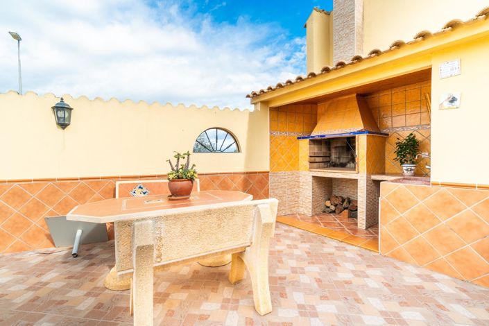 Image No.14-5 Bed Townhouse for sale