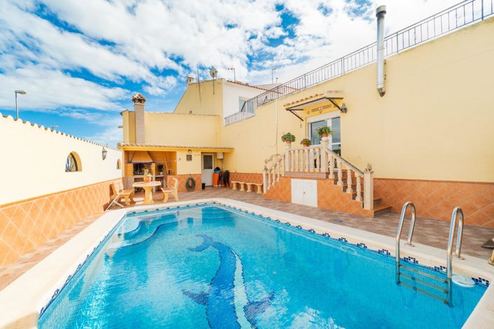 Image No.2-5 Bed Townhouse for sale