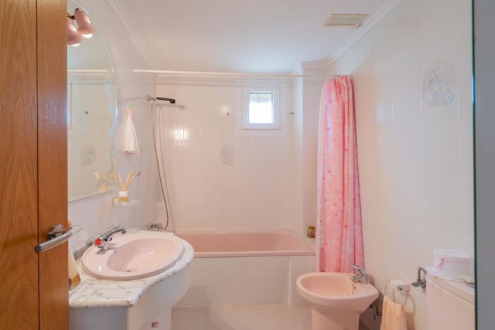 Image No.24-5 Bed Townhouse for sale