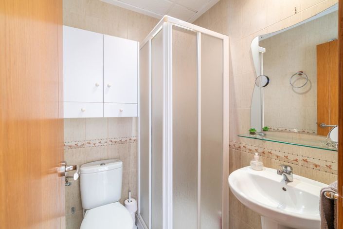 Image No.26-5 Bed Townhouse for sale