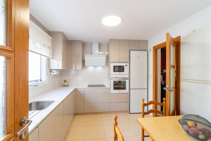 Image No.8-5 Bed Townhouse for sale