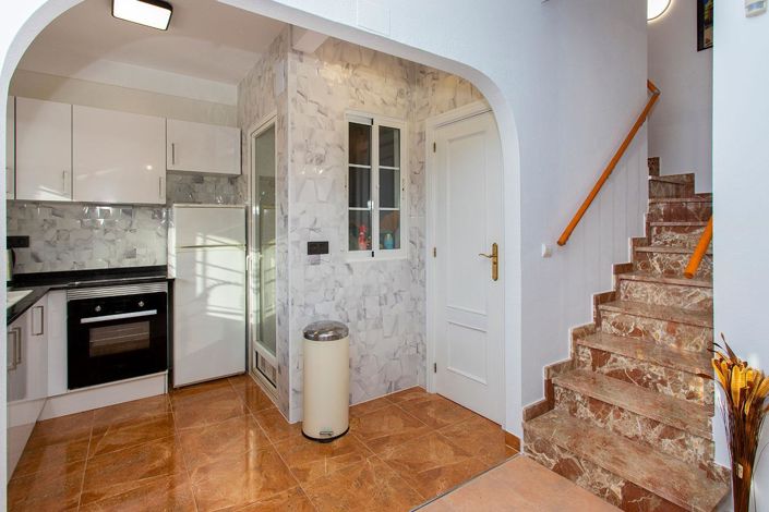 Image No.9-2 Bed Townhouse for sale