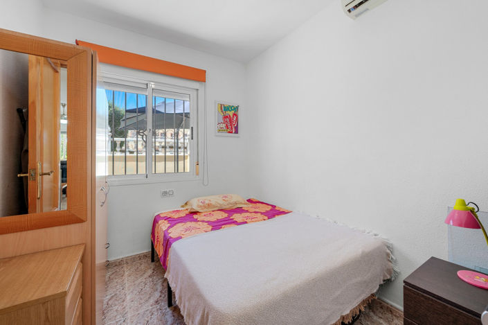 Image No.12-3 Bed Townhouse for sale