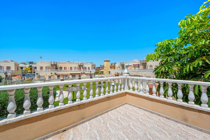 Image No.30-3 Bed Townhouse for sale