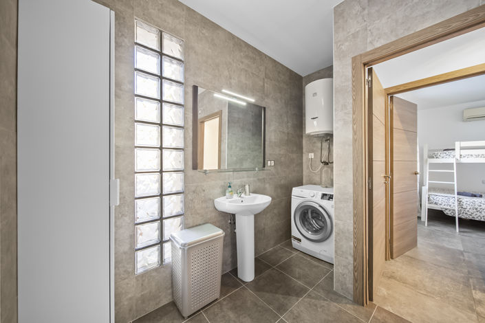 Image No.27-6 Bed Villa for sale