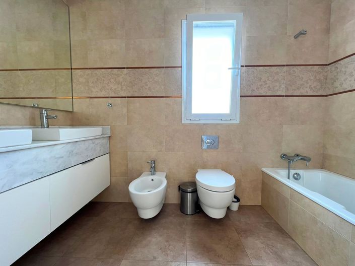 Image No.13-6 Bed Villa for sale