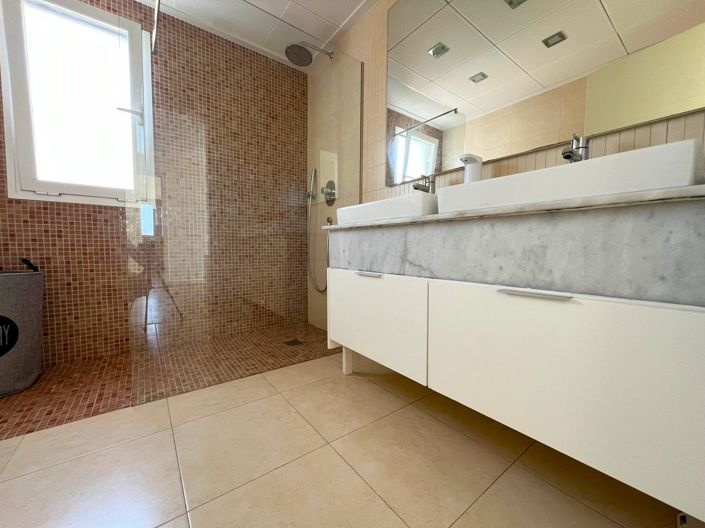 Image No.18-6 Bed Villa for sale