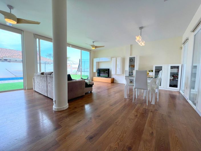 Image No.3-6 Bed Villa for sale