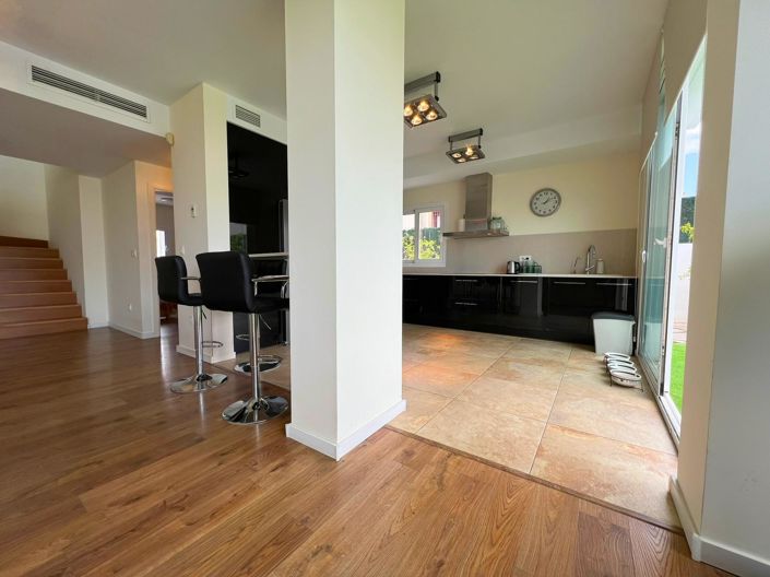 Image No.8-6 Bed Villa for sale