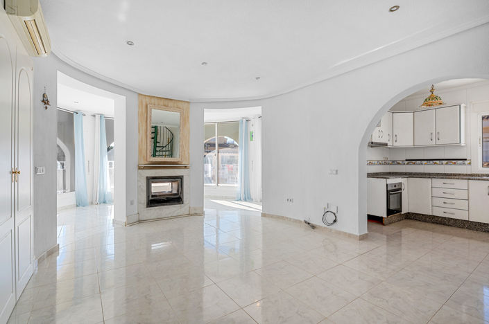 Image No.4-4 Bed Villa for sale