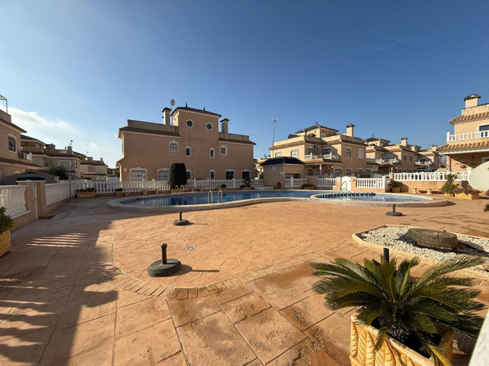 Image No.32-2 Bed Villa for sale