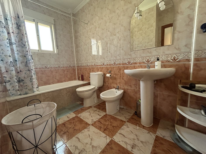 Image No.16-2 Bed Townhouse for sale