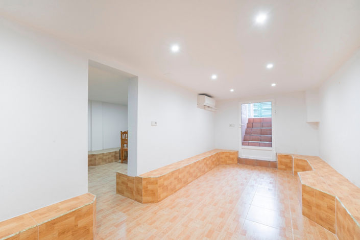 Image No.40-2 Bed Townhouse for sale